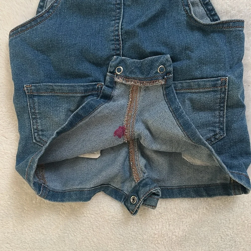 OSHKOSH B’GOSH Floral Embroidered Denim Overalls $21 SIZE 18 MONTHS Spring Gift